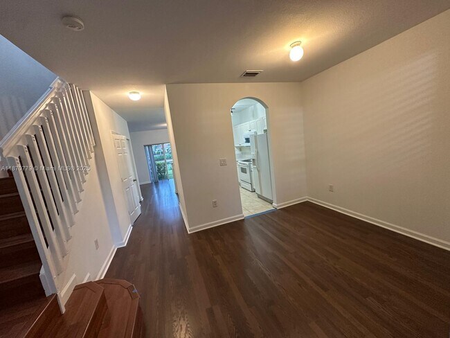 Building Photo - 1555 NE 33rd Rd