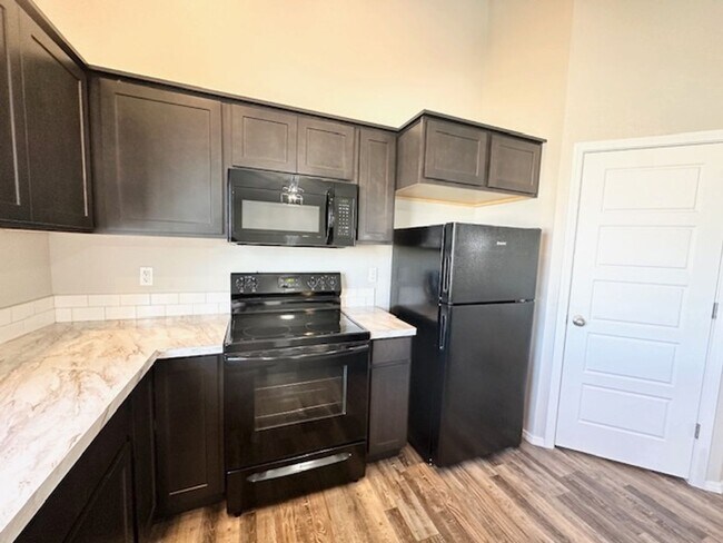 Building Photo - $500.00 MOVE IN CREDIT! Stunning Modern Home in Desirable Star, Idaho