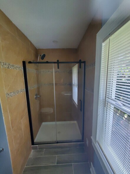 Building Photo - 121 Avery St