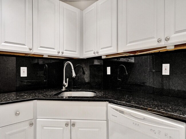 Building Photo - 3115 Oakland Shores Dr