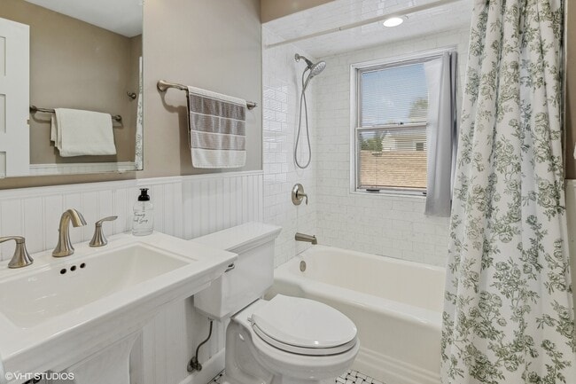 Building Photo - 6248 N Ionia Ave