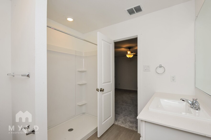 Building Photo - 2740 Mistwood Dr