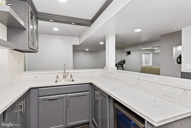 Building Photo - 48 Meadow Creek Ln