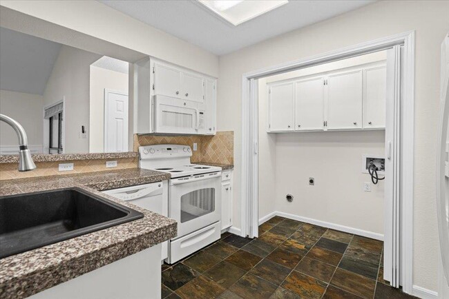 Building Photo - 361 Fantail Loop