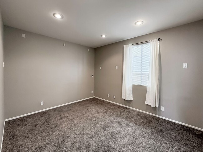 Building Photo - AVAILABLE NOW! 4 BED / 3 BATH TEMEKU HILLS HOME FOR RENT! LARGE BACKYARD + AMENITIES GALORE!