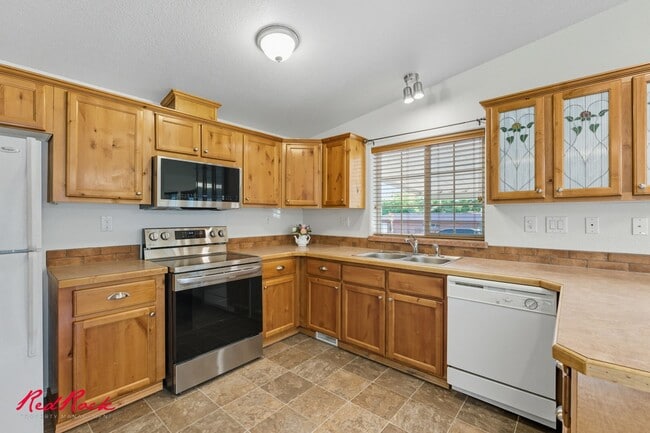 Building Photo - Single-Level 2 Bedroom Home in Washington 55+ Community!