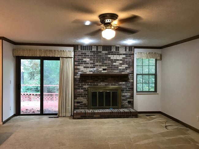 Building Photo - Prime location!  Award winning Oak Ridge Schools