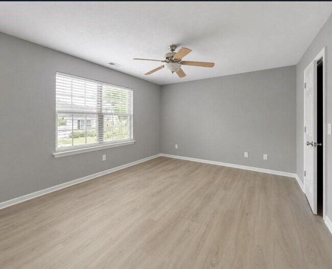 Building Photo - 170 Windcroft Ct NW