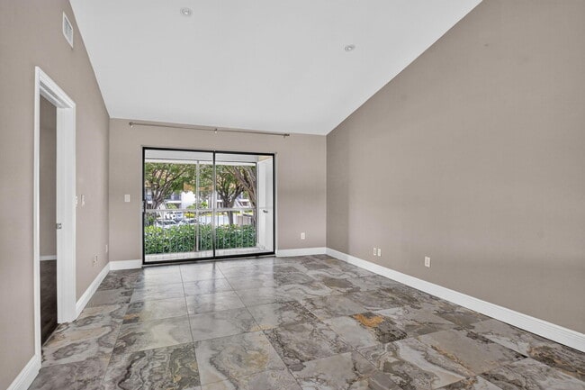 Building Photo - 301 Club Cir