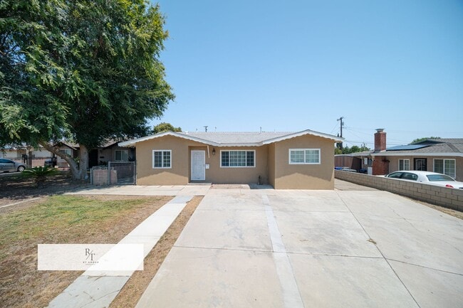 Building Photo - Remodeled House with Spacious Flat Lot - L...
