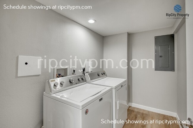 Building Photo - 2521 SE 64th Ave
