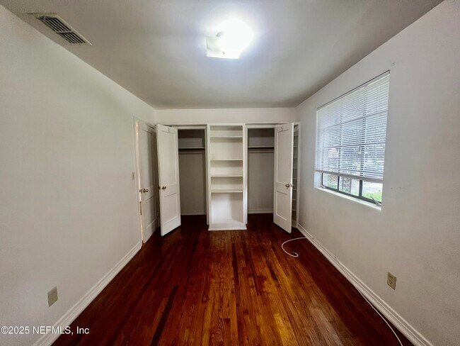 Building Photo - 3340 Sunnybrook Ave N