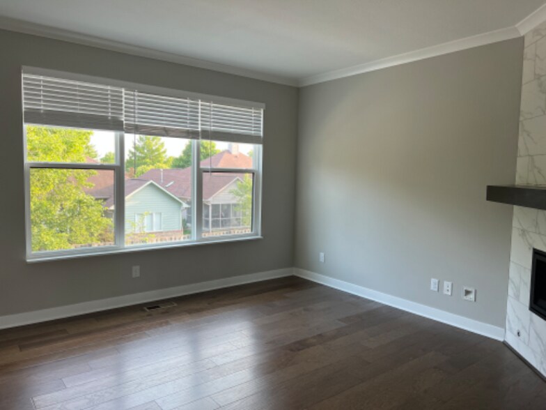 Building Photo - 677 Golborne St