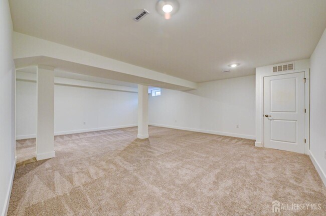 Building Photo - 13 Griffin Ln