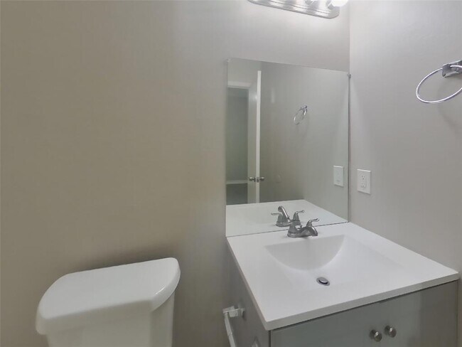 Building Photo - 1043 Somercotes Ln