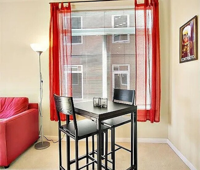 Building Photo - 1bd/1ba Apartment in Belltown
