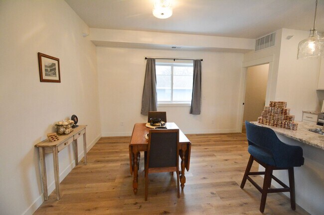 Building Photo - 1204 2nd Ave NW