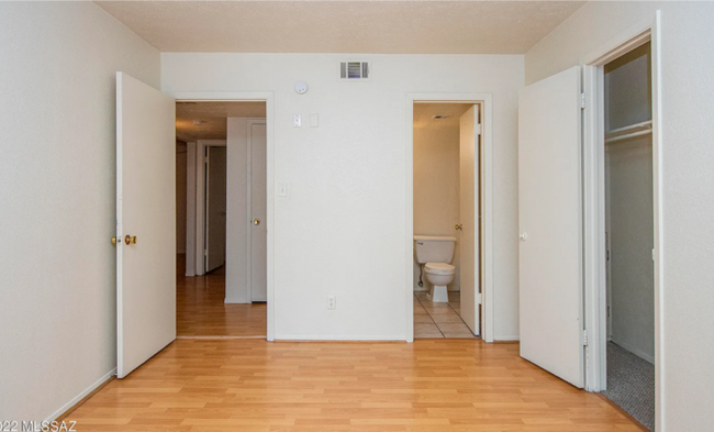 Building Photo - Sun-Drenched 2BR Oasis | Prime Central Tucson Location