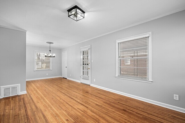 Building Photo - 1453 Colonial Rd