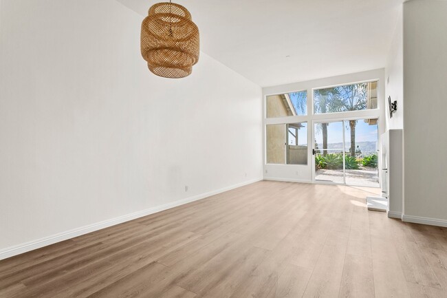 Building Photo - Freshly Renovated | Single-Level with VIEW...