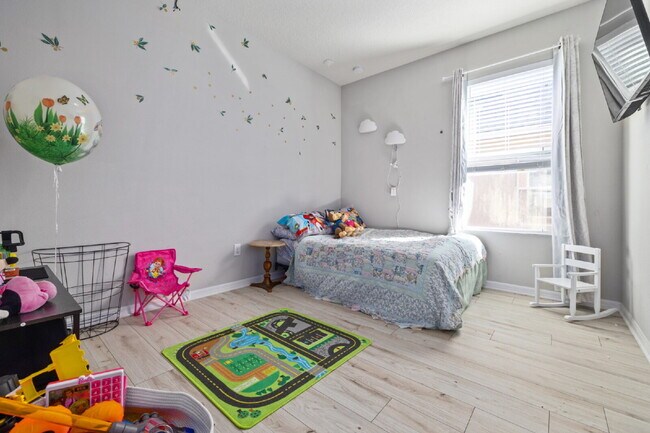 Building Photo - "Charming 3-Bedroom Retreat with Granite T...