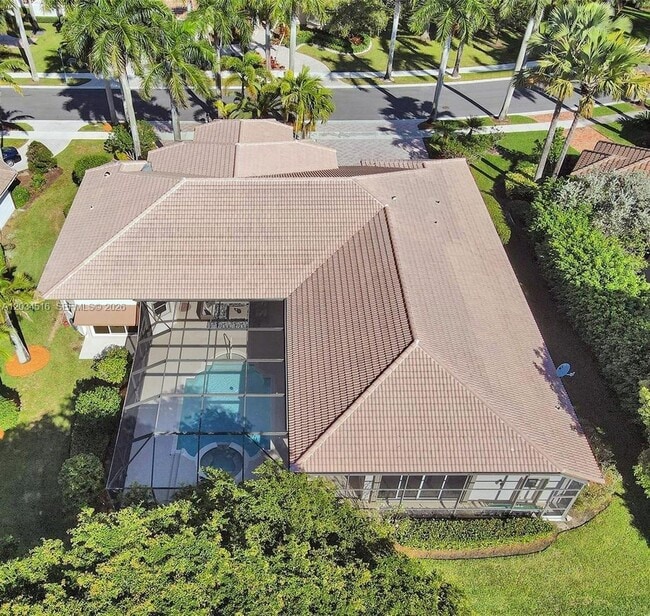 Building Photo - 2501 Poinciana Dr