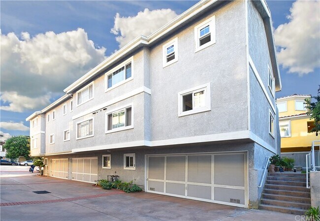Building Photo - 2607 Vanderbilt Ln