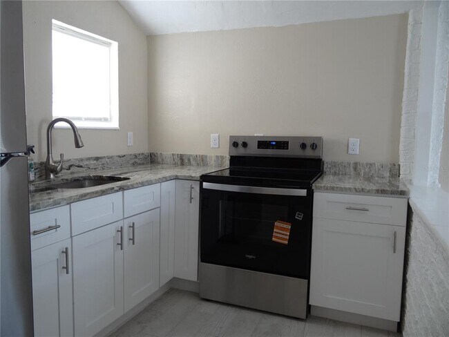 Building Photo - 13360 Boca Ciega Ave