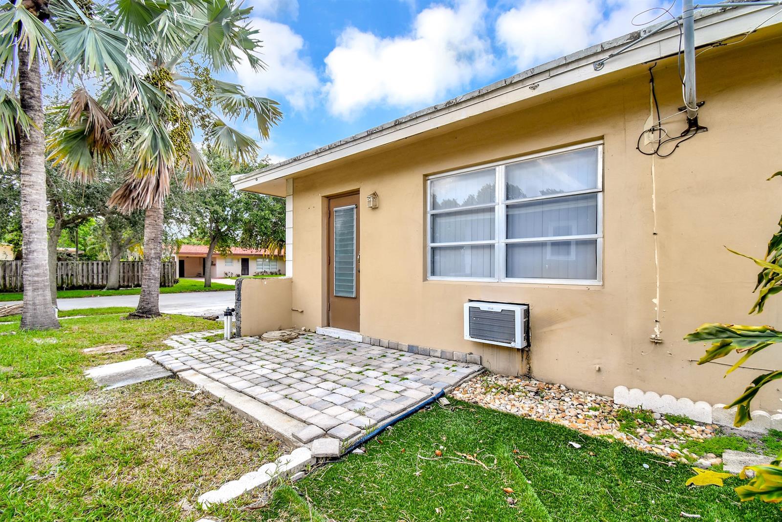 Building Photo - 4751 NE 21st Ter