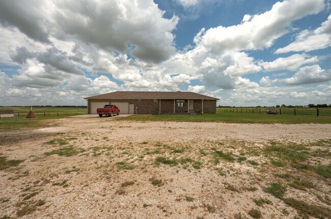 Building Photo - 3 - Bedroom 2 - Bath with 2 - Car Garage