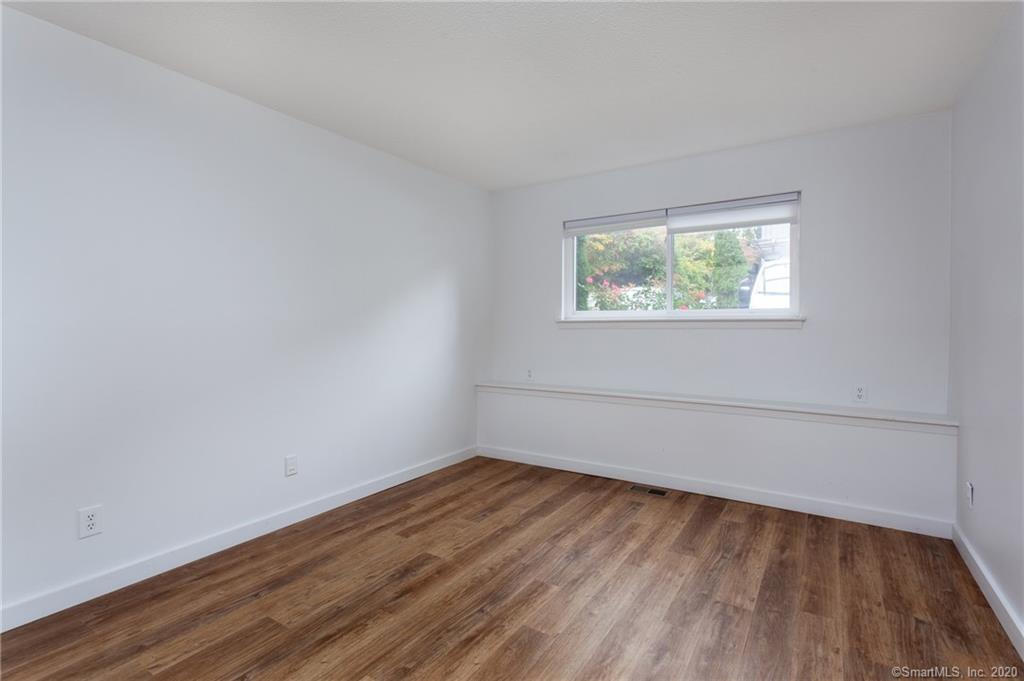 Bedroom with room to comfortably fit a king bed - 188 Flax Hill Rd