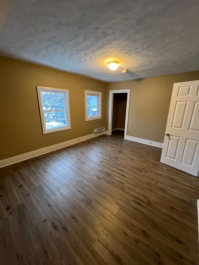 Building Photo - 21 Spruce St