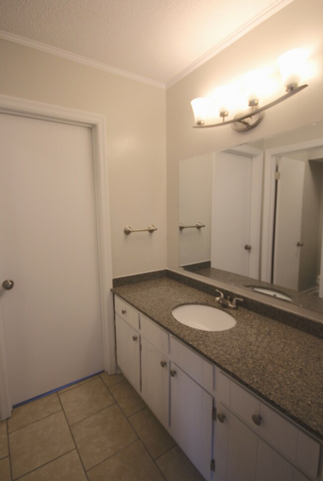 Building Photo - 2 bed townhouse style in Fort Oglethorpe! ...