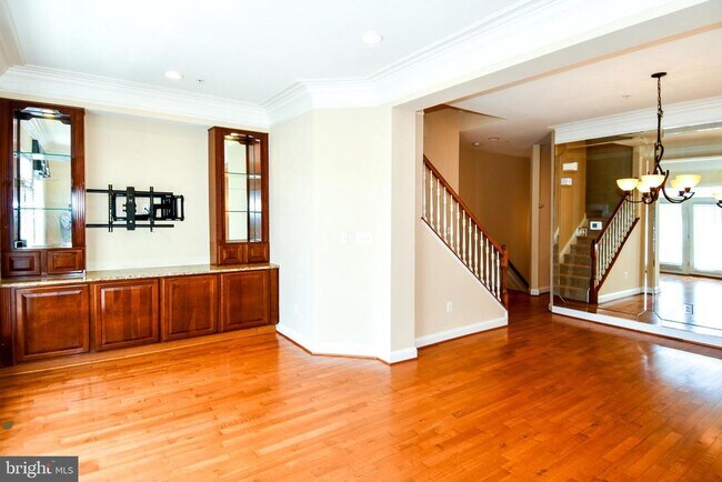 Building Photo - 589 Cedar Spring St