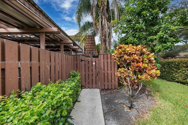 Building Photo - 11913 SW 11th Ct