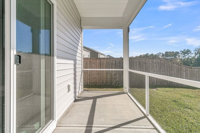 Building Photo - 3 Bedroom 2.5 Bath Located in Pine Hills in Summerville