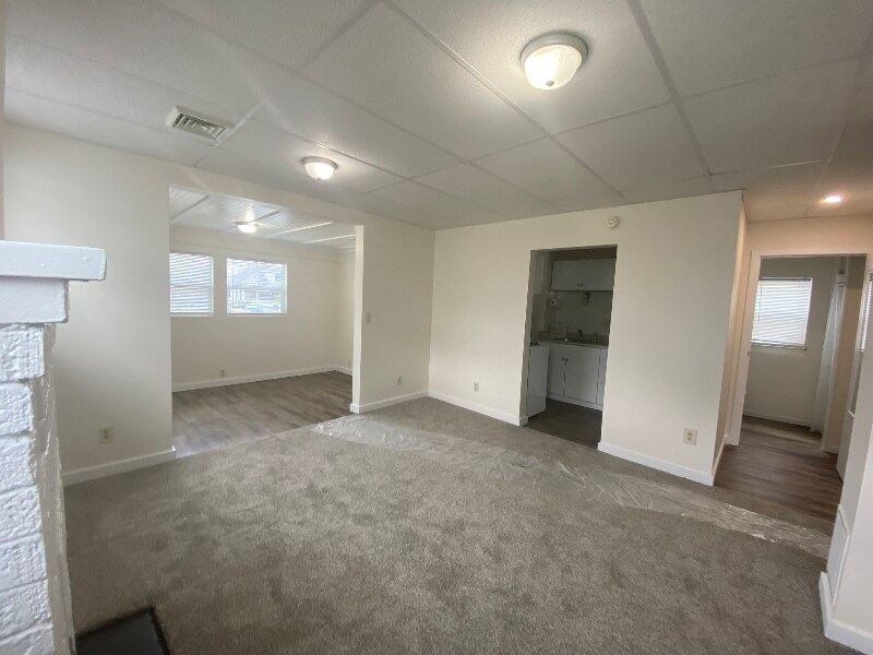 Building Photo - 1328 Broadway Ave