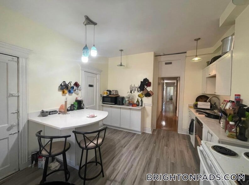 Building Photo - 1719 Commonwealth Ave