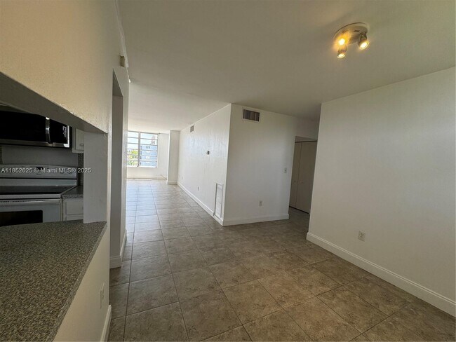 Building Photo - 1475 NE 125th Terrace