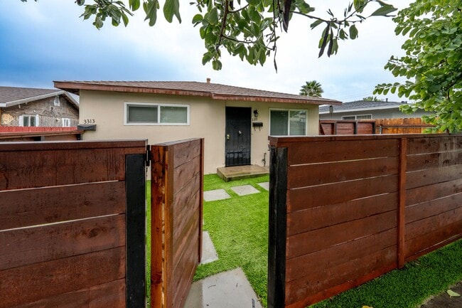 Primary Photo - Beautiful newly renovated home available n...