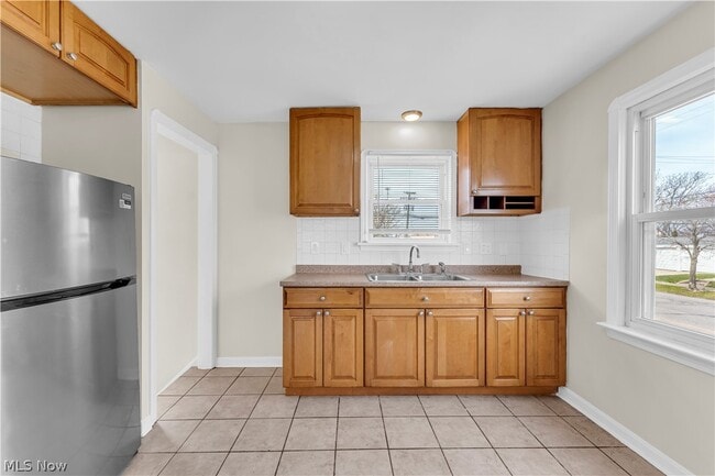 Building Photo - 10518 Langton Ave