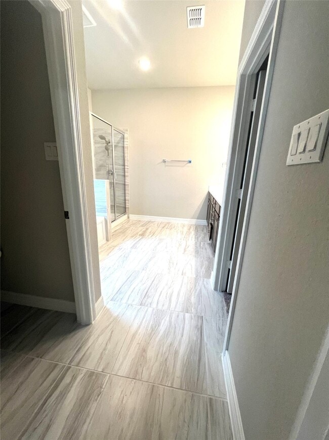 Building Photo - 24239 Maple Summit Ln