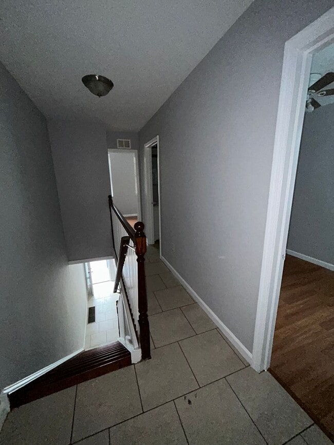 Building Photo - 24 E Abbottsford Ave