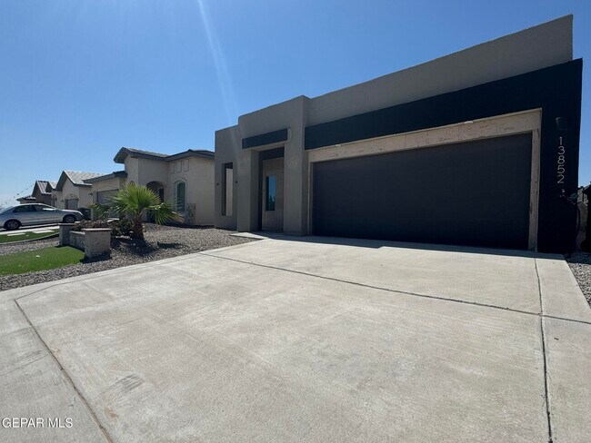 Building Photo - 13852 Paseo Alegre Ave