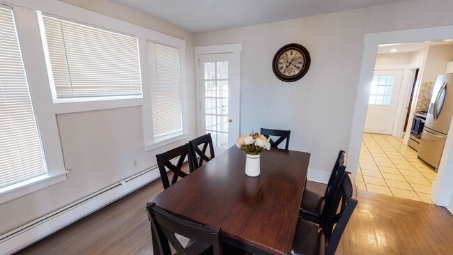 Building Photo - Charming and Spacious 5BD 2.5BA House in Beaver Hills!