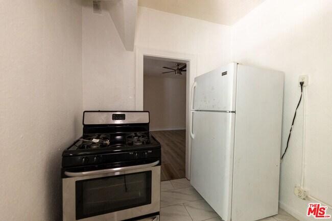 Building Photo - 661 Shatto Pl