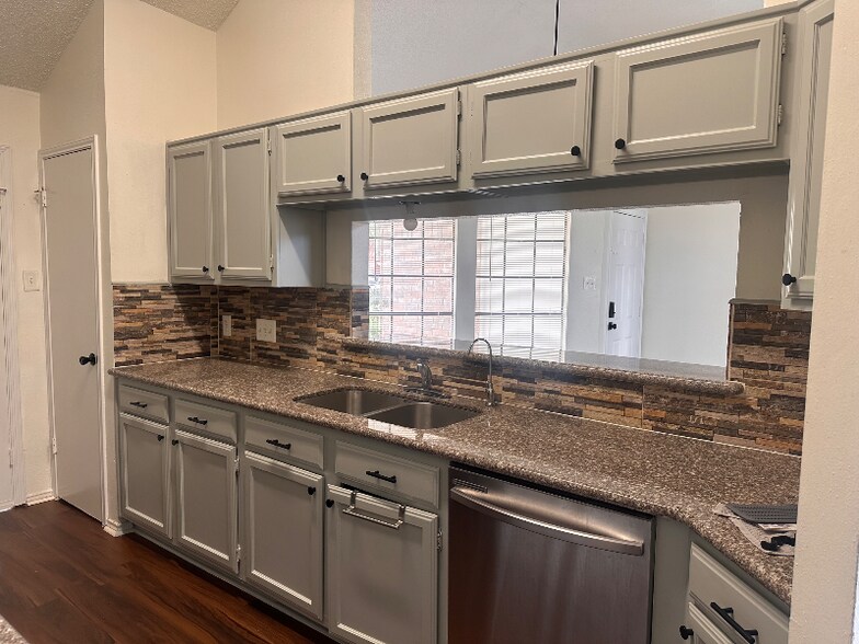 Building Photo - 602 Reva Ridge