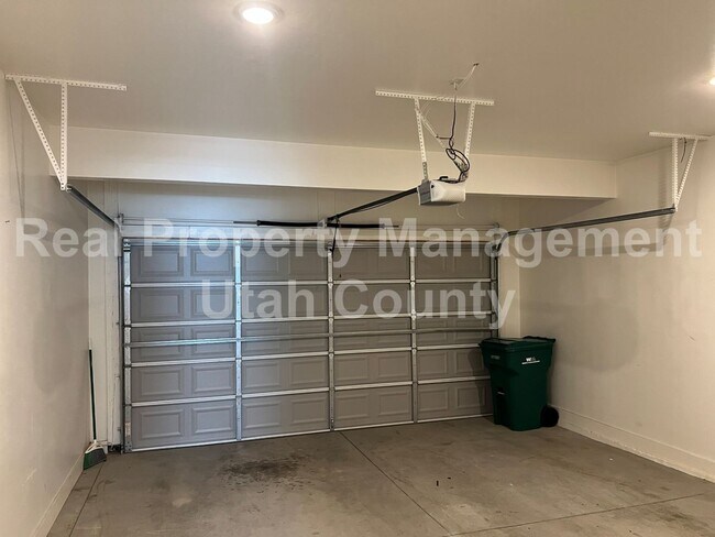 Building Photo - Cute townhome in Highland