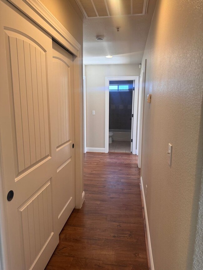 Building Photo - Charming 3 Bed/ 2 Bath Home. AVAILABLE NOW!!!!