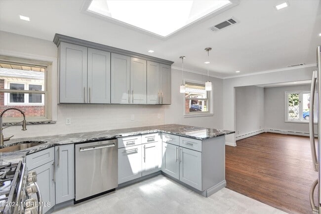 Building Photo - 5 Hilltop Ave